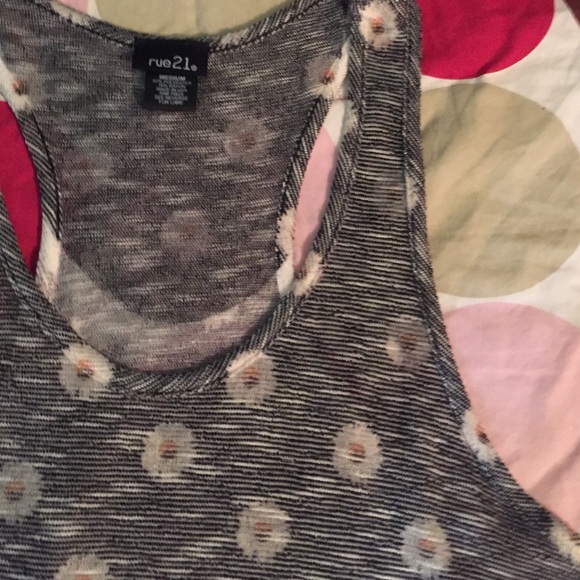 Sheer flowy floral tank - Picture 2 of 3