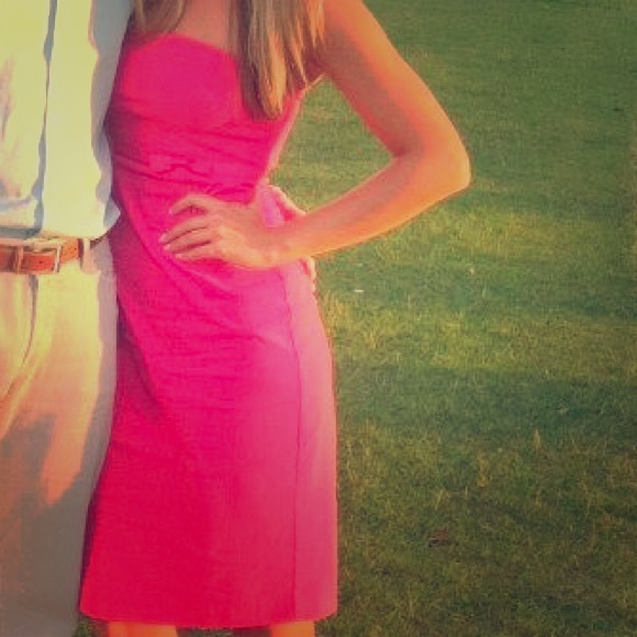 Super cute hot pink strapless dress!