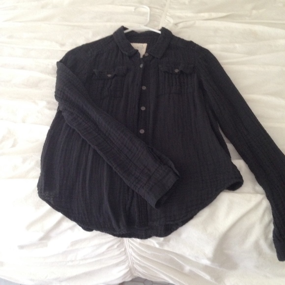 Thin long sleeve black cotton button down