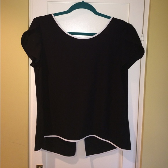 NWT bow tied top - Picture 2 of 4
