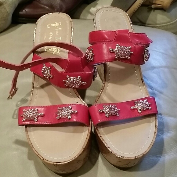 Miss Trish pink turtle wedges 8.5