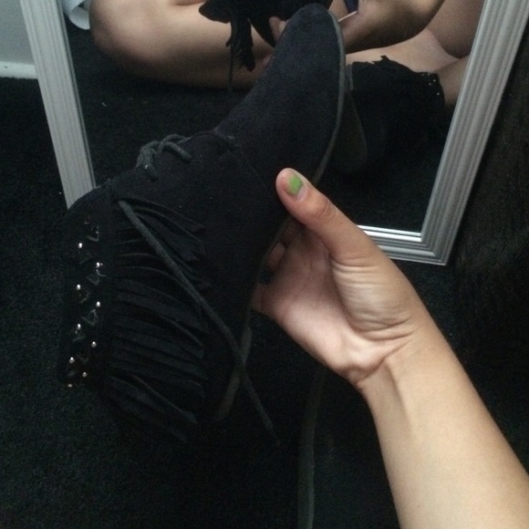 black fringe short boots. - Picture 2 of 3