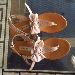 Bow sandals