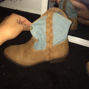 Short cowgirl boots