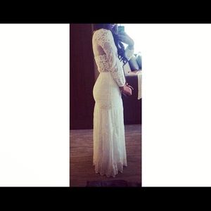 STUNNING long sleeved white Zara dress.