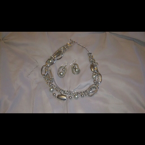 Silver A List necklace earrings set