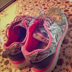 Skecher memory foam running shoes