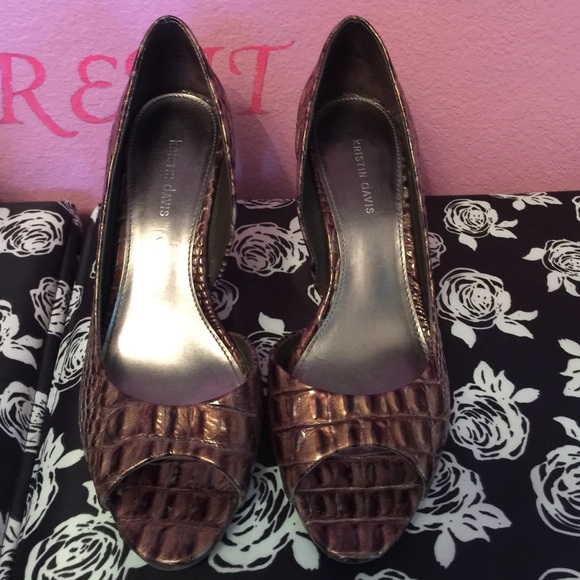 Kristin Davis peep toe pump