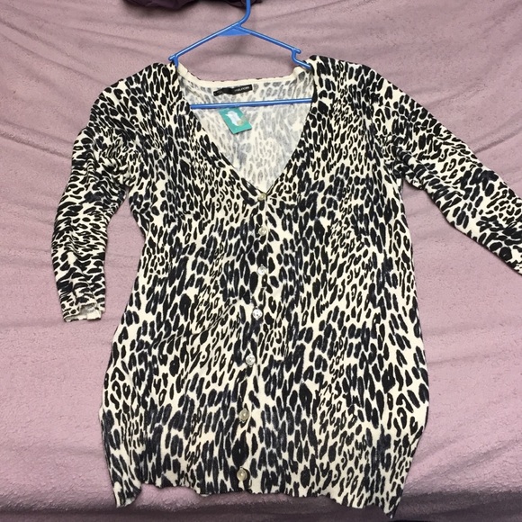 leapord quarter sleeve sweater! never worn!!