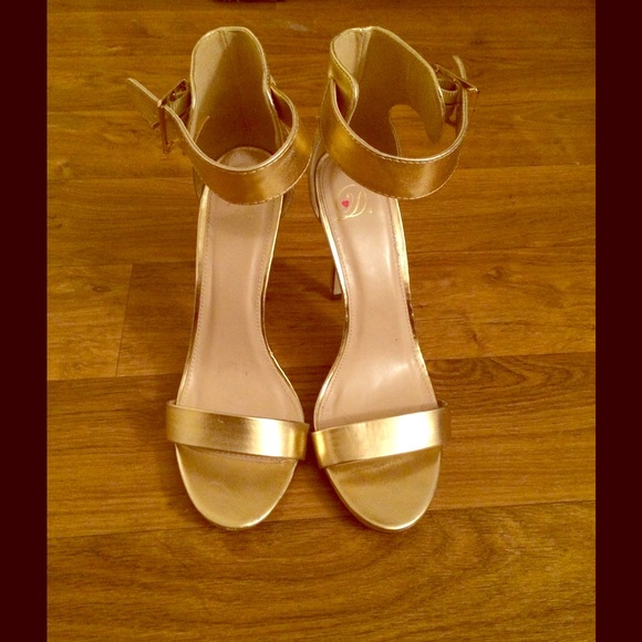 Gold Minimalistic Sandals!!