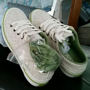 NWT Teva canvas sneakers