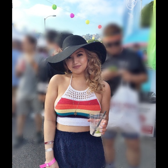 πHost Pickπ 70's Rainbow Halter - Picture 3 of 3