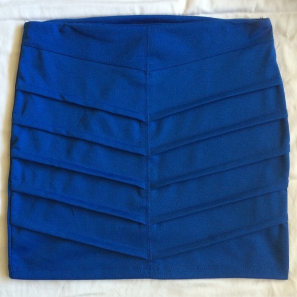 🚫SOLD🚫Blue Bodycon Skirt - Picture 2 of 4