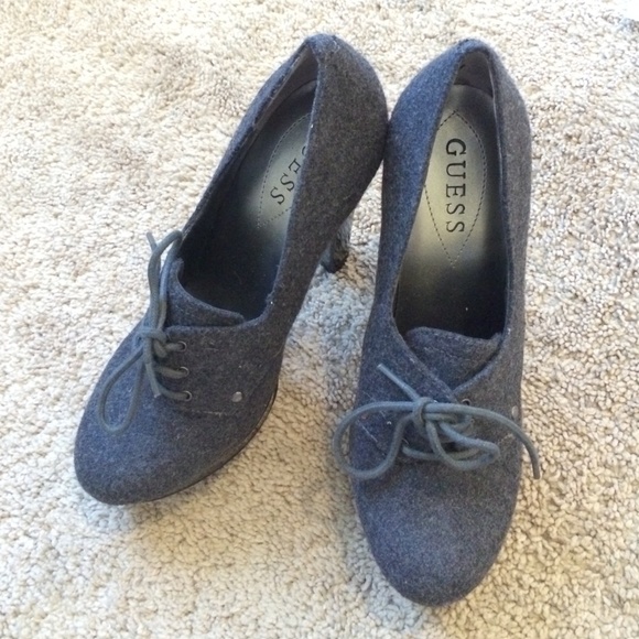 GUESS pumps