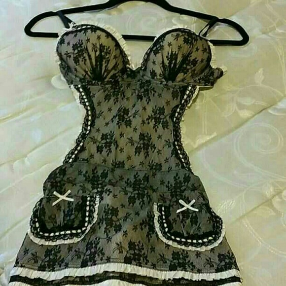 STUNNING BACKLESS-MAID - LIKE-VS- 2HOT 4U - Picture 2 of 3