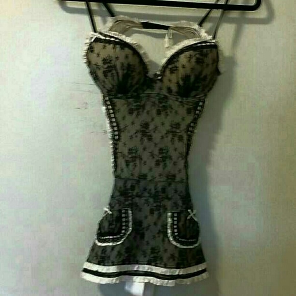 STUNNING BACKLESS-MAID - LIKE-VS- 2HOT 4U - Picture 3 of 3