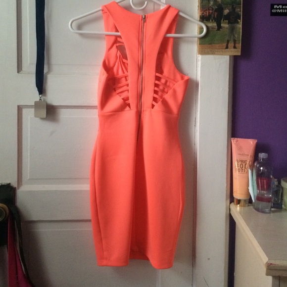 Neon pink dress - Picture 2 of 4