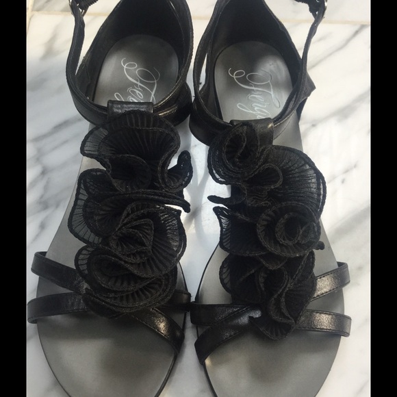 FERGIE'S black leather unique bow  sandals