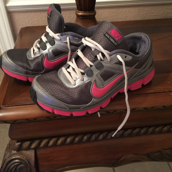 Nike Dual Fusion Tennis Shoes