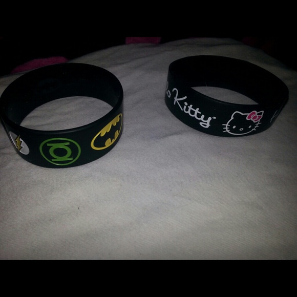 Hello kitty band and a random one - Picture 1 of 1