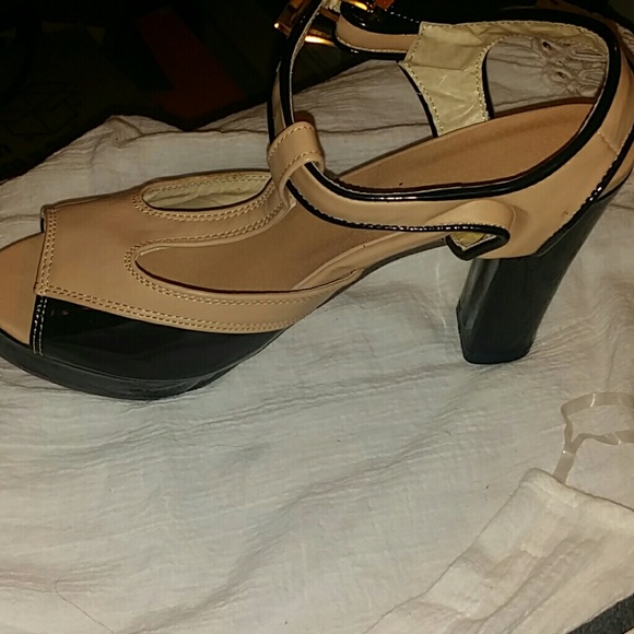 Shoe - Picture 3 of 3
