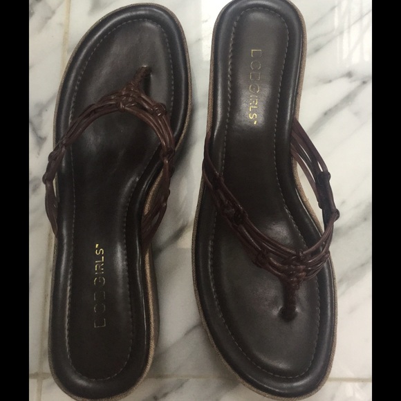 BCBG brown knotted wedges