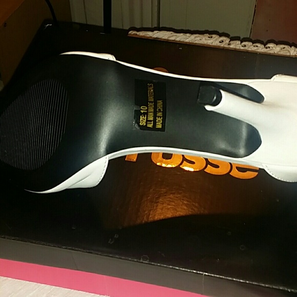 Shoe - Picture 2 of 3