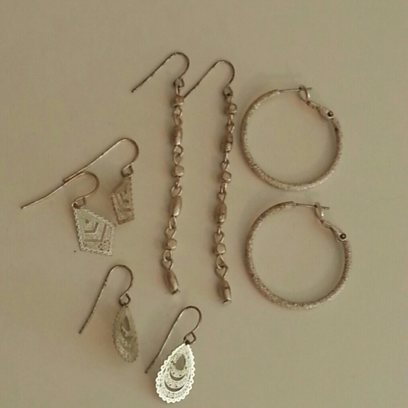 Sold🚫Four pairs of silver earrings