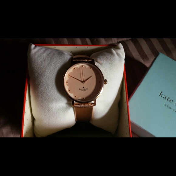 Kate Spade Rosegold Scallop Metro leather watch - Picture 2 of 2