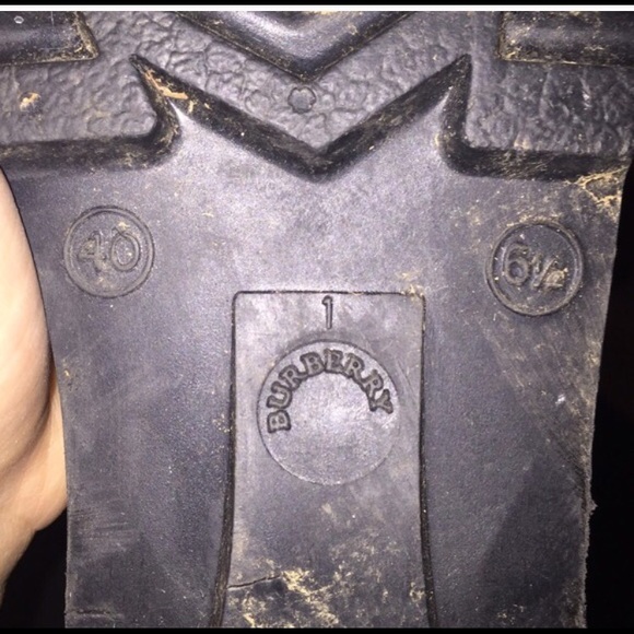 Burberry rain boots - Picture 3 of 3