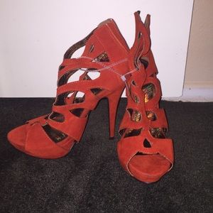 *NEVER WORN* Burnt Orange Heels