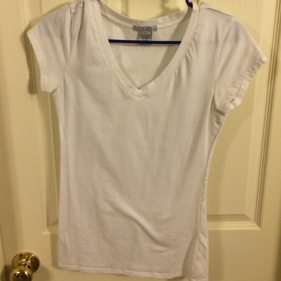 NWOT white v-neck tee