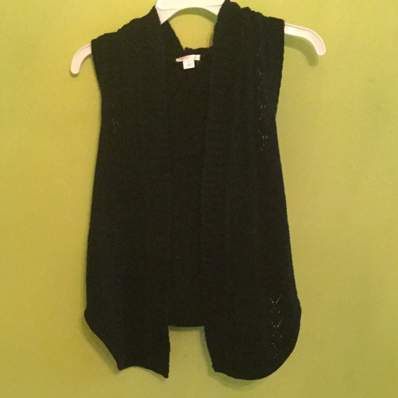 Sleeveless black sweater jacket