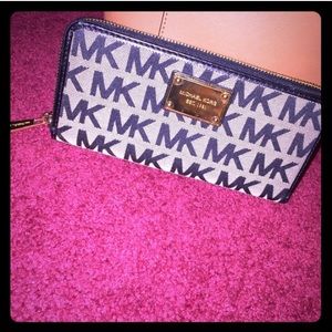 Michael kors jet set wallet!!