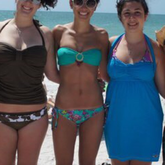 Bikini - Picture 3 of 3