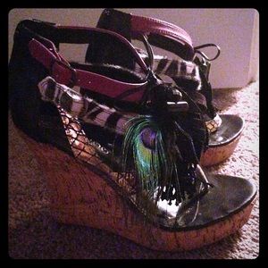 👾2LipsToo Funky styled wedges👾