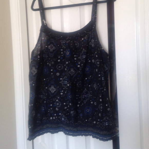 Bundled Navy tank and black and white tank