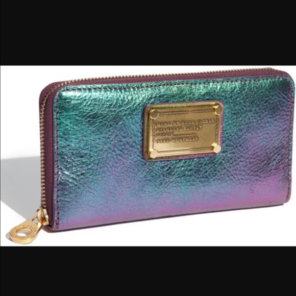 ISO. Marc Jacobs nappa iridescent classic q wallet