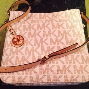 🌻Authentic Michael Kors Vanilla Messenger Bag