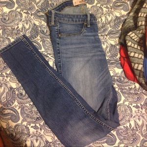Hollister medium/light washed jeggings