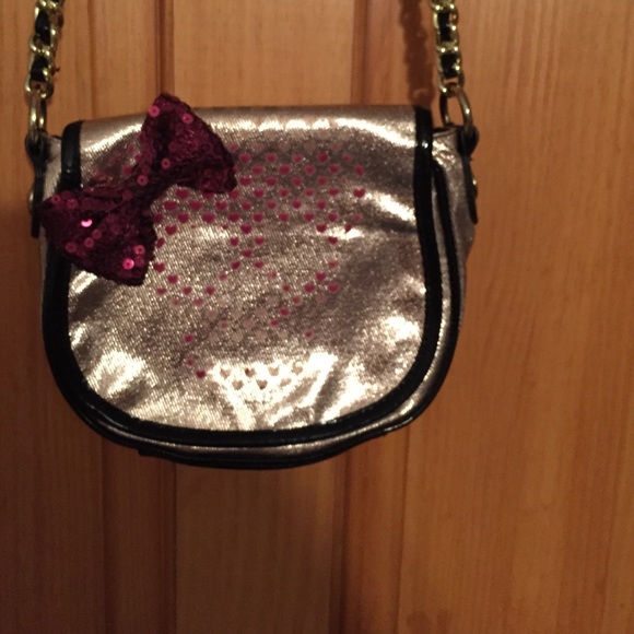 Betsy Johnson small skull cross body