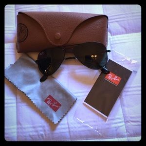 Ray-Ban black aviators