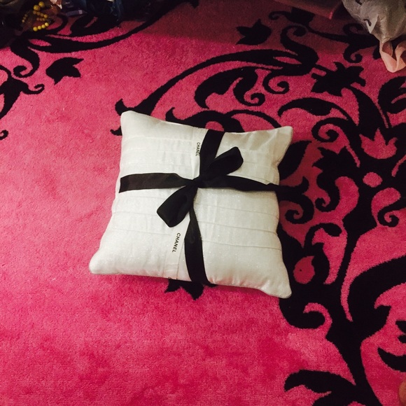 Fuschia rug 55x 80 inch