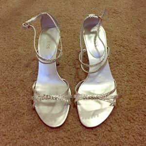 🎀Silver leather heels by Guess🎀