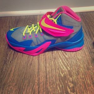 Nike Lebron Soldier 8's