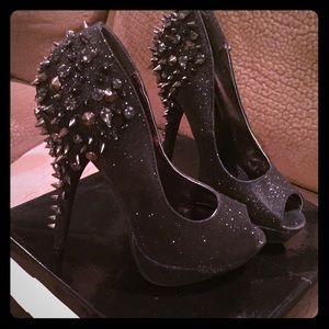 FINAL PRICE✨never worn black peep toe pumps!