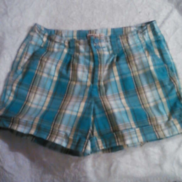 Shorts - Picture 3 of 3