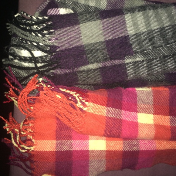 Scarfs - Picture 2 of 4