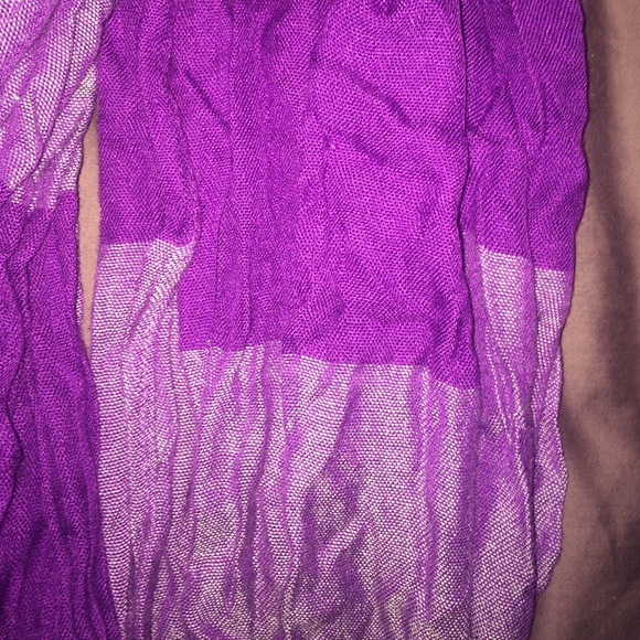 Scarfs - Picture 3 of 4