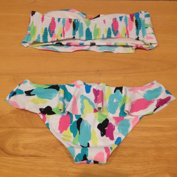 👙 NWT F21 Ruffled Bandeau Bikini Set 👙 - Picture 2 of 4